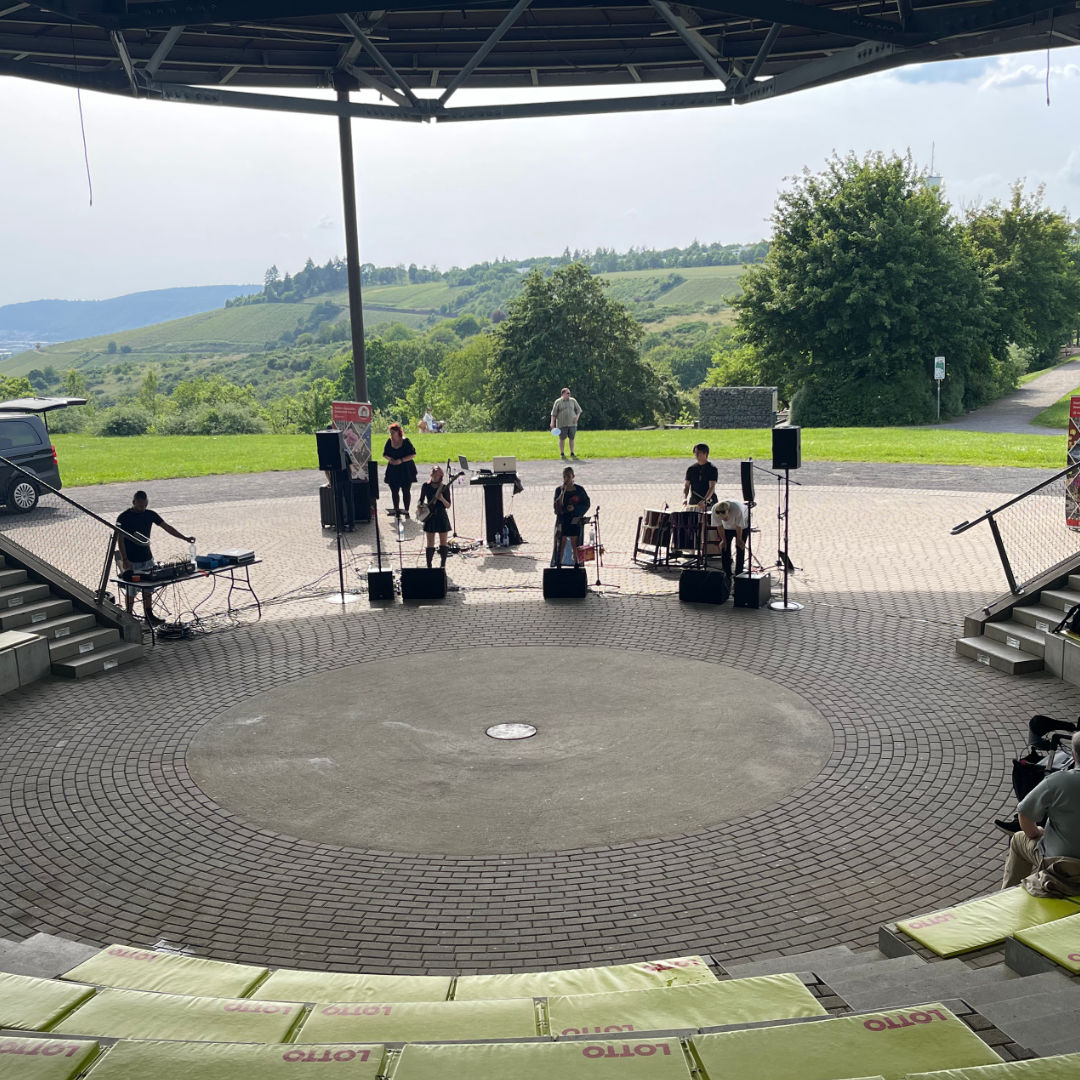 Konzertumsetzung der Band Samurai Apartment im Lotto Forum Trier